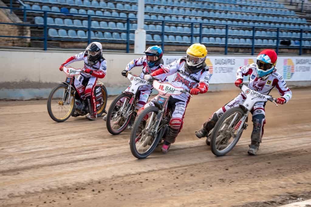 Inauguracja 2 ligi żużlowej w Daugavpils. Lokomotywy nieznacznie lepsze od diabłów z Landshut. 6 Mecz 4
