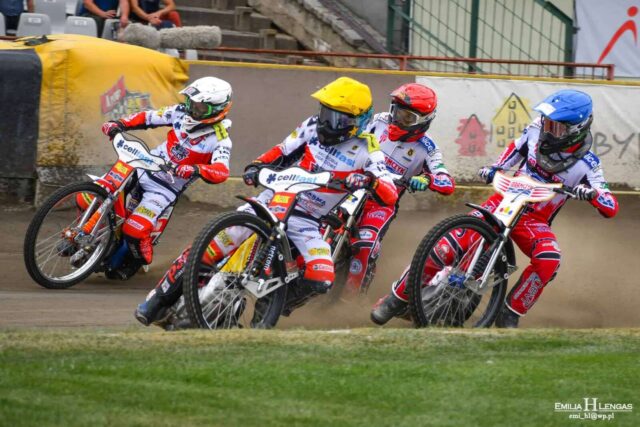 Trudne warunki, dobra postawa i awans do play-off Wilków Krosno. Abramczyk Polonia &#8211; Wilki Krosno 37:41.
