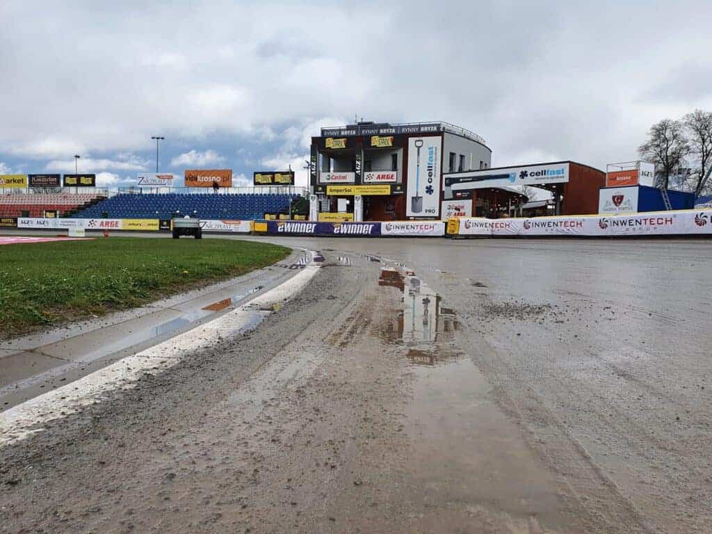 Co najmniej dziwna decyzja... Echa odwołanego meczu w Krośnie 1 falubaz 1