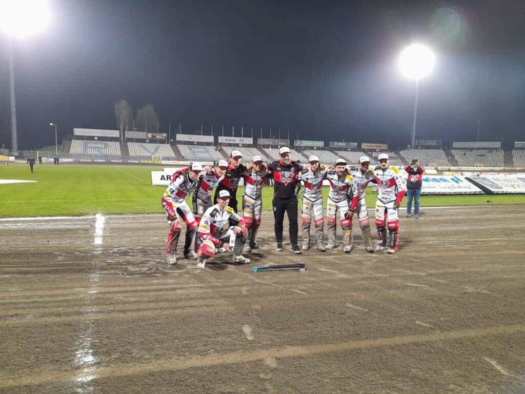 Zdecydowana wygrana Wilków w Rybniku. Krosno nowym liderem eWinner 1. Ligi 1 279426923 1113082339536319 6891776042723260127 n
