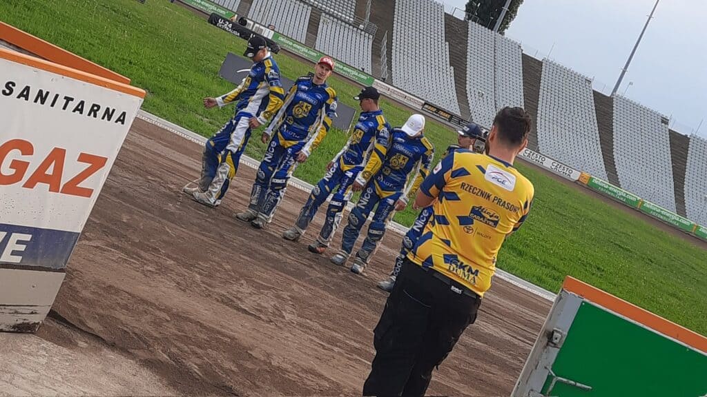 Taniec GKMu Grudziądz po zwycięstwie nad Włókniarzem Częstochową w rozgrywkach Ekstraliga u24! 1 Taniec