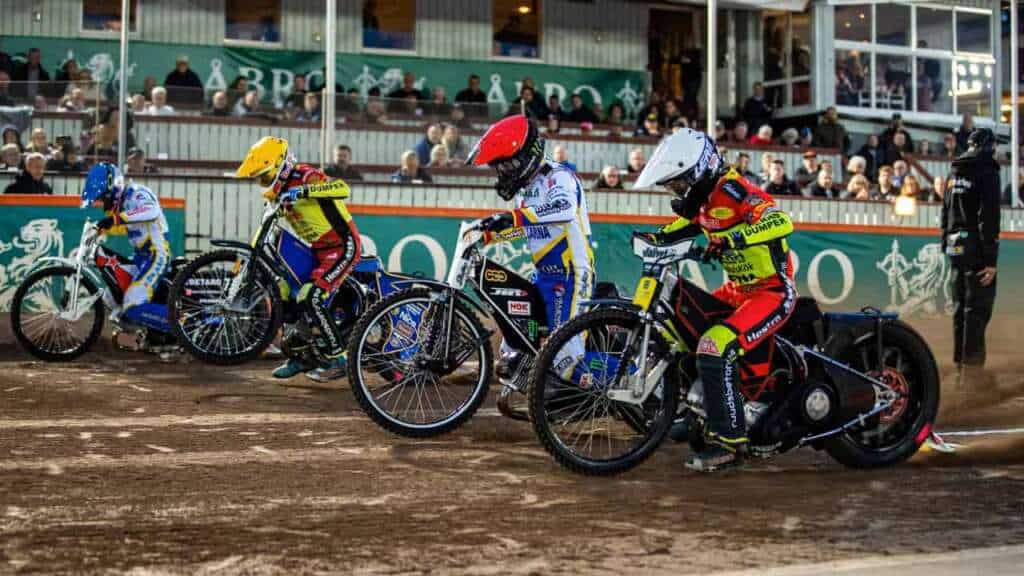 Liga szwedzka żużel. Pierwsze ćwierćfinały Bauhaus-Ligan dla gości! Deszcz storpedował mecz w Malilli 2 Liga szwedzka żużel. Fenomenalni Dominik Kubera oraz Kacper Woryna! Polacy głównymi architektami triumfu Lejonen w Kumli