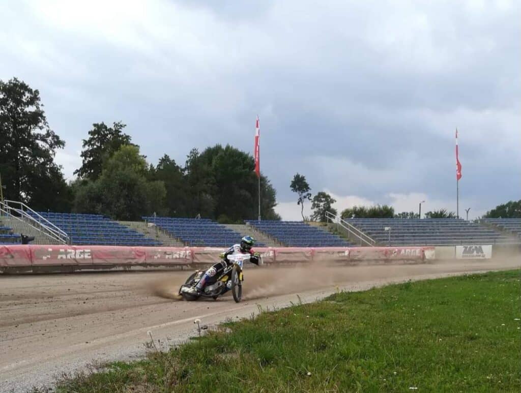 Żużel. Kolejny klub rozpoczął przygotowania do sezonu! Rozpoczęto intensywne prace torowe 2 Żużel