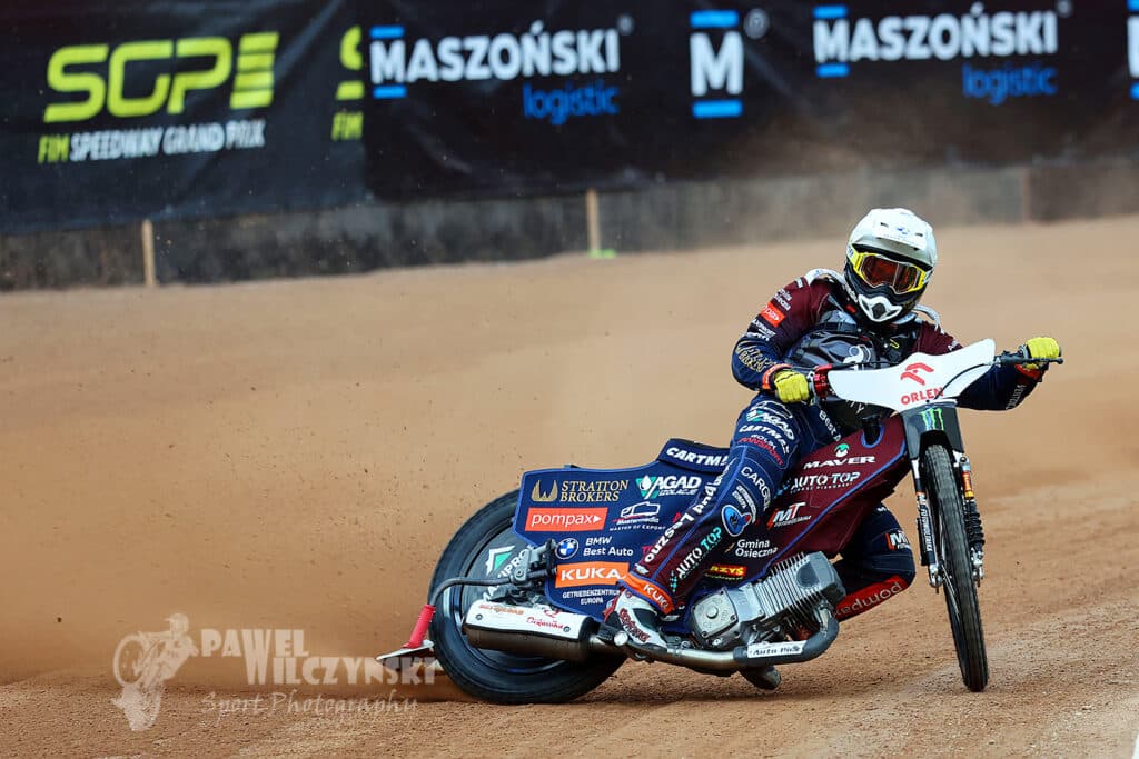 Dominik Kubera już na motocyklu. Pokazał swój kevlar na Grand Prix na żużlu 2 Grand Prix na żużlu