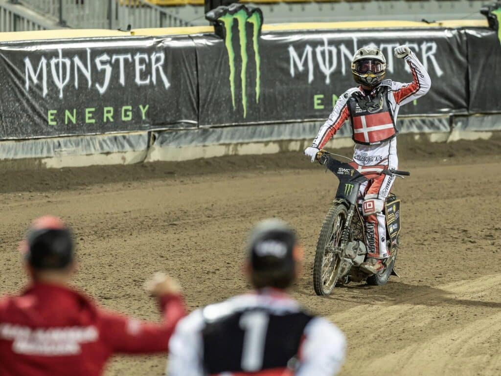 Żużel. Nicki Pedersen integruje drużynę. Duńczycy na obozie 2 repka danii