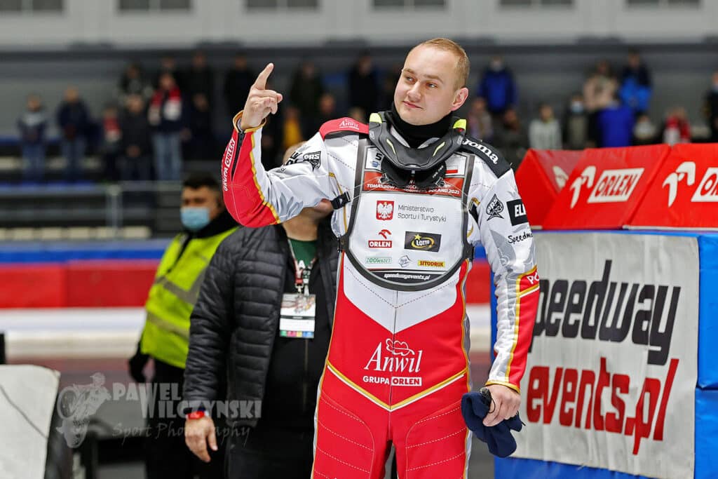 Jedyny reprezentant Polski w stawce bojowo nastawiony przed rywalizacją w Sanoku "Mam nadzieję, że kibice zobaczą, że coś w tym sporcie jednak potrafię jeszcze zdziałać" 2 264687427 10224156487674238 1566720269249779264 n