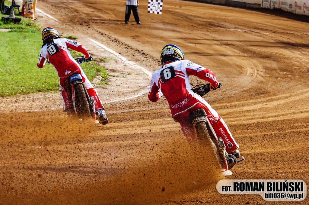 Znamy kadry na Speedway of Nations w Toruniu! Reprezentacja Polski zdobędzie pierwsze złoto? 3 Zawiódł Bartosz Bańbor, Kacper Mania upadł w wyścigu z głównym rywalem. Reprezentacja Danii pewnie triumfowała w ME Par U19, srebro dla biało-czerwonych