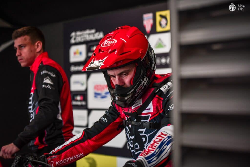 Groźny upadek podczas Grand Prix Challenge w Pardubicach. Niemiec na noszach 1 Kai Huckenbeck - uczestnik grand prix challenge