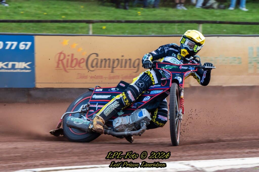 Liga duńska żużel. Walka do końca w Esbjerg i dwie wygrane gości. 3 Liga duńska. Za nami kolejne spotkania w SpeedwayLigaen. Jednym z najważniejszych aktorów tego dnia był Patryk Dudek, żużlowiec Pres Grupy Deweloperskiej Toruń.