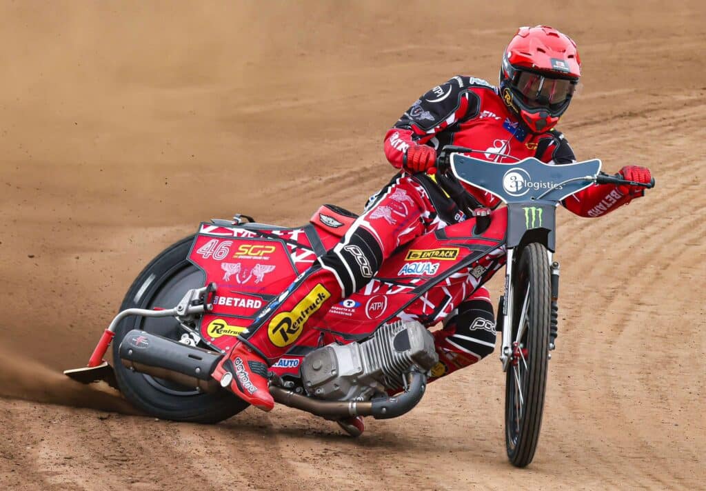Miał nie jechać w Grand Prix na żużlu, a wszedł jako rezerwowy i prezentuje się świetnie 1 Speedway Grand Prix