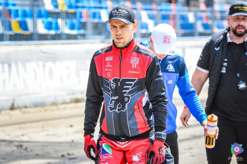 Sport żużlowy. Niecodzienna sytuacja w Rybniku! Żużlowiec Polonii dobiegł do mety, ale został wykluczony 1 447623944 1138281763878570 4668134210267583779 n