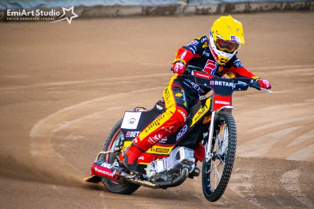 Maciej Janowski coraz bliżej Motoru Lublin! Co mówi sam zawodnik? 3 Zadłużona po uszy Stal Gorzów, kusiła gwiazdę Ekstraligi, Macieja Janowskiego – absurd w polskim żużlu!