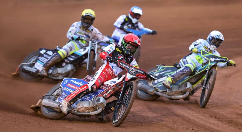 Liga angielska. Ostatni wyścig decydował w Birmingham. W Manchesterze pewne zwycięstwo gospodarzy 1 452359295 996462662487823 7479674124797757341 n