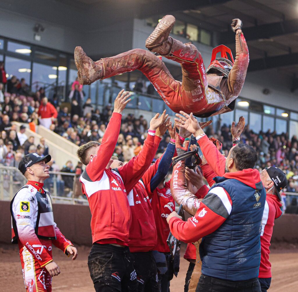 Ogromna kontrowersja w finale Speedway of Nations 2 "To on powinien być wykluczony" 1 GSUMFPeWEAARBuj
