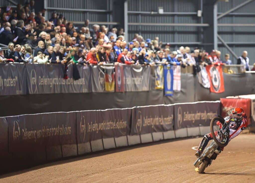 Liga angielska. Belle Vue Aces w finale. Ben Cook trafił do szpitala 1 460651038 18453222013020693 4948271012196782999 n