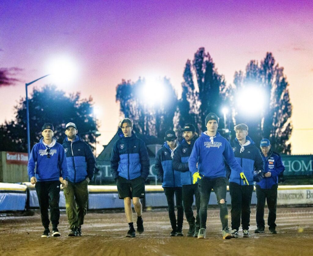 Żużel. Młody zawodnik Poole Pirates, Vinnie Foord otrzymał groźby śmierci po meczu w Oxfordzie 1 Pooletrackwalk4.jpg.gallery