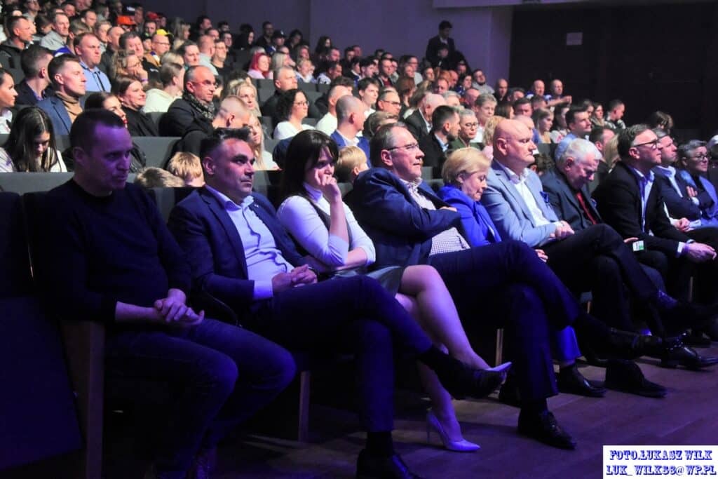 Żużel. PRES Toruń z rekordowym budżetem i złotem! Termiński znów dopłaca do klubu 9 Żużel. PRES Toruń z rekordowym budżetem i złotem! Termiński znów dopłaca do klubu