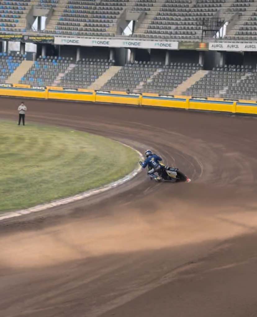 Żużel. Apator Toruń odbył pierwszy trening. Upadek Lamberta i ciekawy gość 1 483384134 1004083648284516 4947541455126868939 n