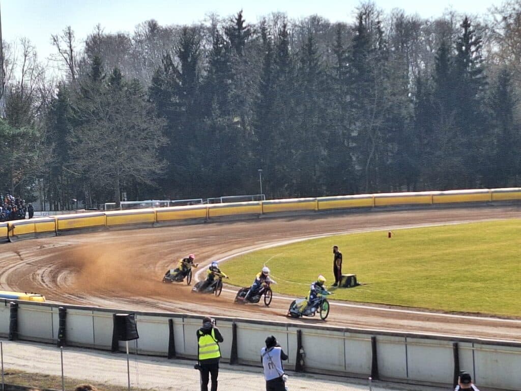 Apator Toruń rozbija PSŻ Poznań. Junior Skorpionów zaskoczył 1 bf084374 fc1b 4893 9c14 eb7c0be37854