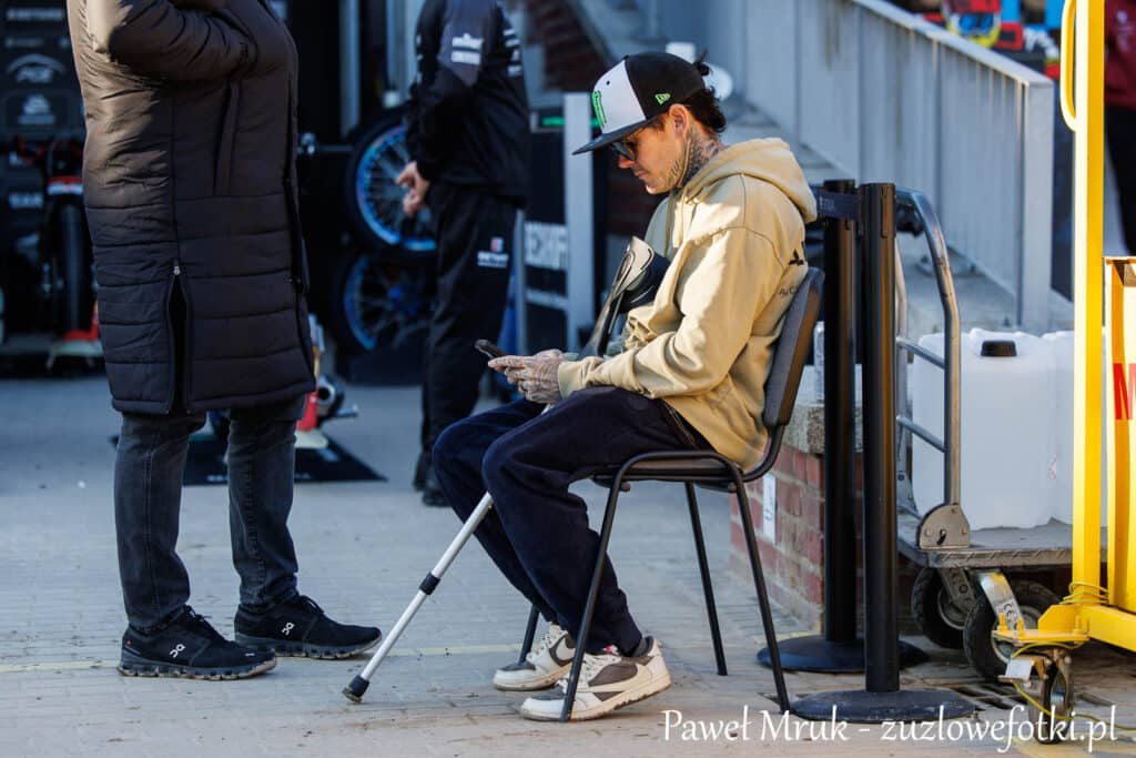 Tai Woffinden po śpiączce: „Nie życzyłbym tego nikomu”. Czy kariera jest zagrożona? 3 Tai Woffinden znów na meczu Sparty Wrocław! Brytyjczyk mówi o postępach