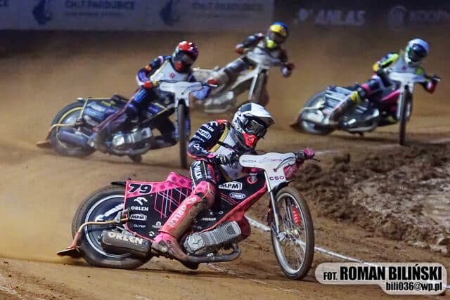 Żużel na żywo. Czas na start rywalizacji na Startym Kontynencie! Gdzie oglądać półfinał IME U19?