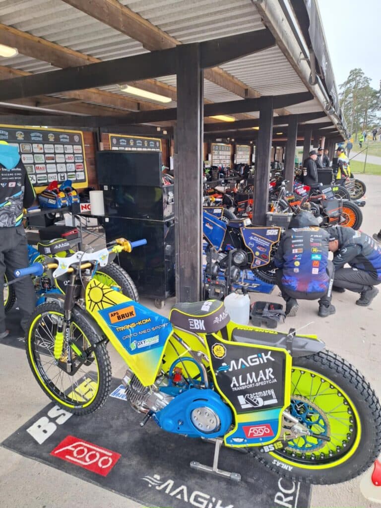 Kolejne zwycięstwo Västervik Speedway. Efektowna jazda Madsa Hansena 2 1000013763