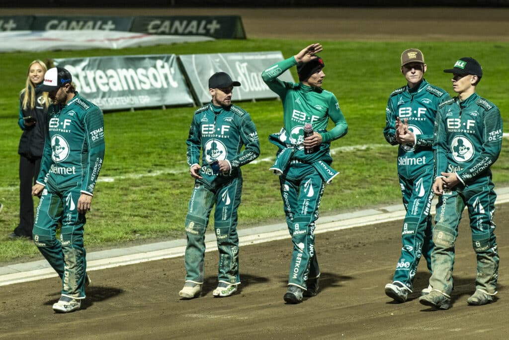 Żużel. Odszedł z Falubazu! Wiemy, gdzie trafi duński talent Jonas Knudsen 3 Tabela PGE Ekstraligi. Falubaz na fali