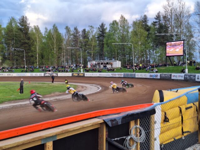 Vastervik Speedway wygrywa z Indianerną. Lindgren liderem