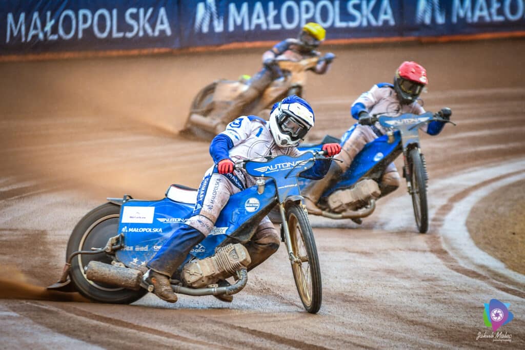 Wilki Krosno sięgają po duży talent! To może być kluczowe wzmocnienie na przyszły sezon 3 Wilki Krosno Unia Tarnów bez szans? Polonia Bydgoszcz w doskonałej dyspozycji